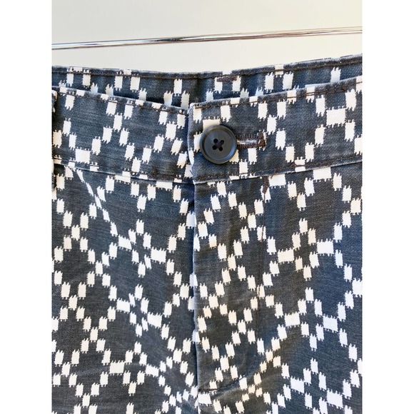 GAP Women's Gray/White Mosaic Flat Front Casual Summer Mid Rise Shorts size 4R - Picture 3 of 7